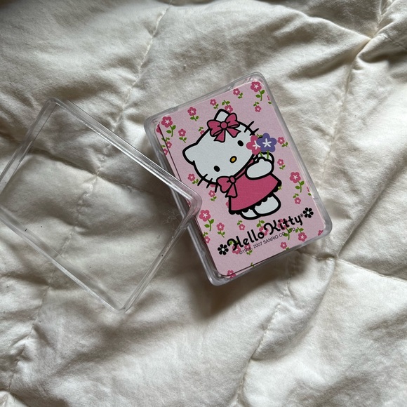 Mini Hello Kitty Playing Cards - Picture 2 of 8